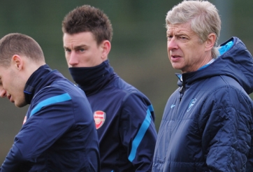 Sao Arsenal níu kéo Arsene Wenger ở lại