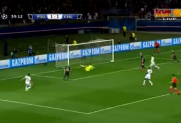 Video bóng đá: Cột dọc từ chối bàn thắng của Hazard