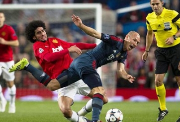 Robben: MU phòng ngự như một đội bóng ném