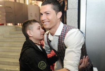 Cậu bé 'chết đi sống lại' khi nghe tên Cristiano Ronaldo