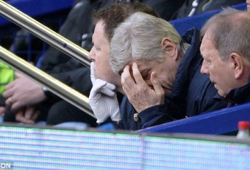 NHM đòi sa thải HLV Wenger sau trận thua Everton