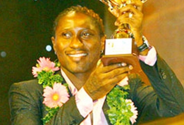 Tiến đến giải thưởng Quả bóng vàng 2013: Merlo bị “kẹp” bởi bộ đôi của HN T&T