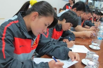 ĐT nữ Việt Nam được tư vấn dinh dưỡng trước khi lên đường tập huấn