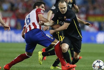 Barca gục ngã Atletico, Iniesta trách móc cách thay người của Martino