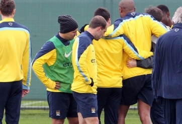 Man City nguy cơ mất Kompany trước đại chiến Liverpool