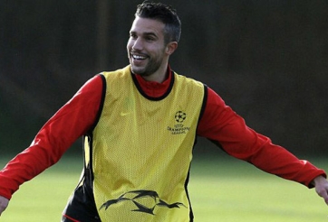 Robin van Persie tích cực tập luyện chờ ngày tái xuất