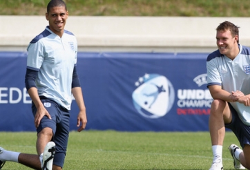 Sốc: Arsenal tính dùng 12 triệu bảng để chiêu mộ Smalling