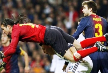 Thủ môn Barca bị fan Real Madrid chơi khăm