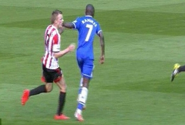 Lén lút thúc cùi chỏ, Ramires sẽ bị phạt nặng?