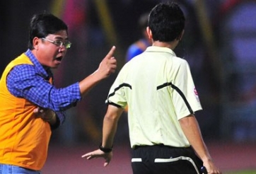 Thua đậm ĐT.LA, HV An Giang bức xúc với trọng tài