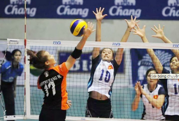 Video bóng chuyền: Thông Tin LienVietPostBank hạ người Thái ngay trên đất Thái