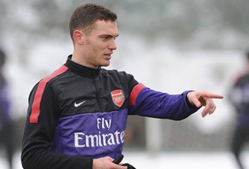 Napoli muốn có Vermaelen nhưng…