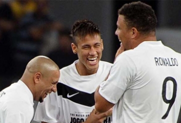 Roberto Carlos:  'Neymar là một thiên tài'