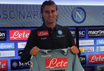 Sao Napoli thoát chết thần kì sau tai nạn kinh hoàng