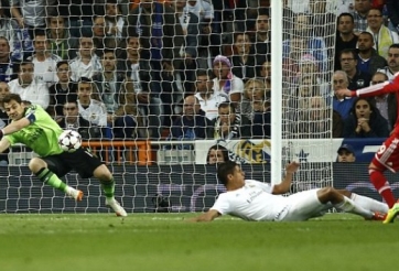 Video bóng đá: Casillas cứu thua không tưởng giúp Real nắm lợi thế đi tiếp