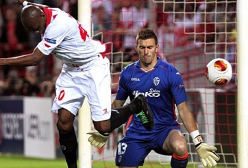 Bán kết Europa League: Chủ nhà Benfica và Sevilla đều giành thắng lợi