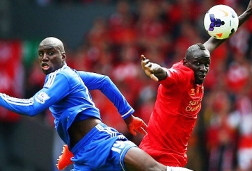 HLV Liverpool tố Chelsea chơi 'xe buýt hai tầng'