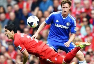 'Người bí ẩn' của Chelsea đã bắt 'chết' Suarez là ai?