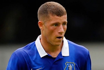 Mục tiêu của Man United bị xã hội đen đe dọa vì... gái