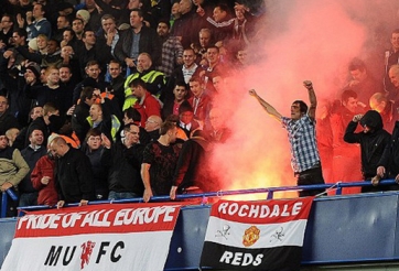 Mang bia vào sân, fan Man Utd bị cấm xem vĩnh viễn