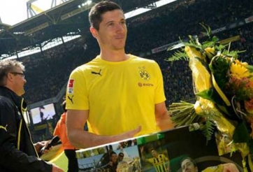 Dortmund làm lễ chia tay Roberto Lewandowski