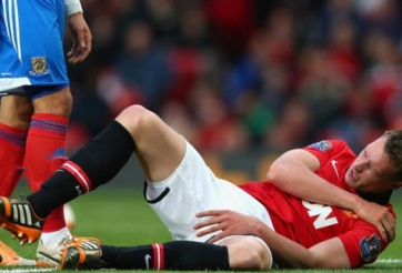 Phil Jones chấn thương nặng, nguy cơ bỏ lỡ World Cup 2014