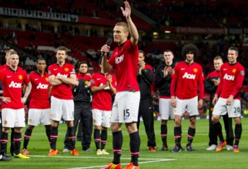 Video danh thủ: Khoảnh khắc chia tay đầy cảm xúc của Vidic với sân Old Trafford