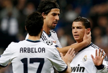 Khedira và Arbeloa tập luyện cùng đội U18 Real Madrid