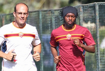 Gervinho quyết phá lưới 'nhà Vua'