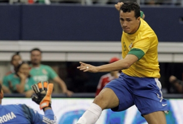 Atletico Madrid chi 13 triệu bảng cho tài năng của Santos