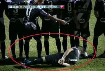 VIDEO: Hài hước pha nằm chắn dưới hàng rào vì sợ... Ronaldo