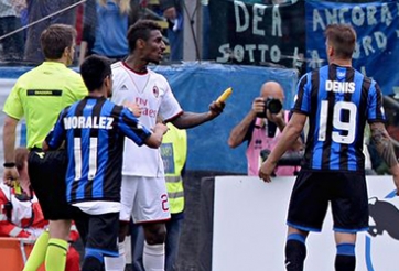 Cầu thủ AC Milan bị CĐV Atalanta ném chuối