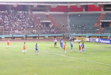 Video bóng đá: Văn Quyến lập siêu phẩm trong trận đấu chia tay Ninh Bình