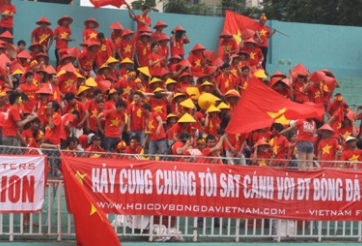 VCK Asian Cup nữ 2014: Ấn tượng CĐV đội mưa cổ vũ cho ĐT nữ Việt Nam