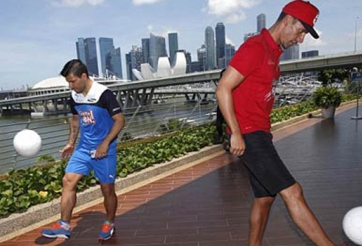 So tài tâng bóng, Ferdinand 3 lần cho Aguero ‘ăn hành’