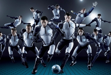 VIDEO: Xem Messi, Ronaldo, Rooney... so tài đá bóng với Robot