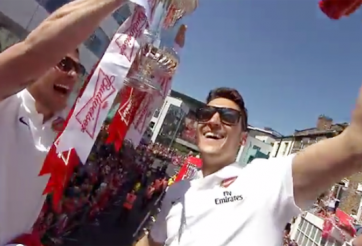 VIDEO: Arsenal diễu hành ăn mừng Cúp FA trong biển người