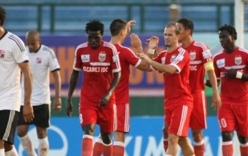 B.Bình Dương lập hat-trick danh hiệu của tháng 4 V-League