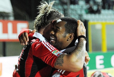 Chuyển động AC Milan: Robi đến Mỹ, Mexes ở lại