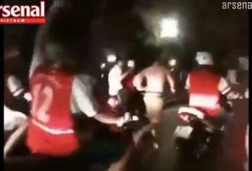 'Running Man' thứ 2 chạy quanh hồ Hoàn Kiếm mừng Arsenal vô địch FA Cup