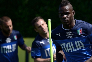 CĐV Italia phản đối dữ dội Mario Balotelli