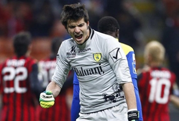 AC Milan chính thức có tân binh đầu tiên