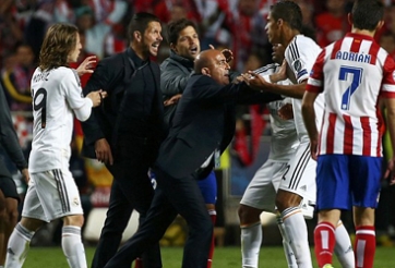 Diego Simeone gây loạn và đòi 'xử' Varane ngay trên sân