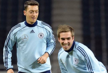 Ozil sẽ cực kỳ nguy hiểm nếu Arsenal có 1 tiền đạo đẳng cấp thế giới