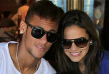 'Yêu' quá mức, Neymar làm bồ thâm tím khắp người