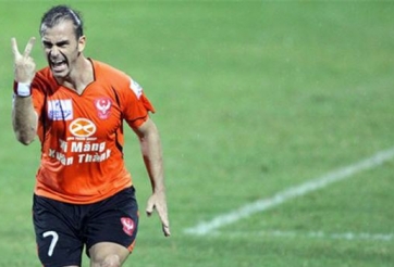 B.Bình Dương tiếp tục 'ẵm' trọn bộ danh hiệu tháng 4