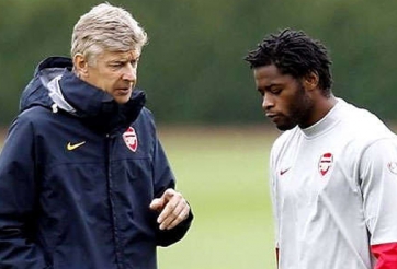 Alex Song mong được Arsene Wenger ‘giải cứu’ khỏi Barca