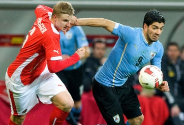 Gus Poyet: Suarez sẽ chơi xấu để giúp Uruguay đánh bại Tam Sư