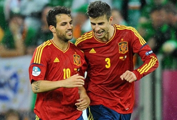 Pique 'vô tình' tiết lộ số tiền Barca bán Cesc Fabregas