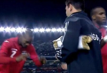 VIDEO: Tới bắt tay, Lionel Messi được đối phương vái sống